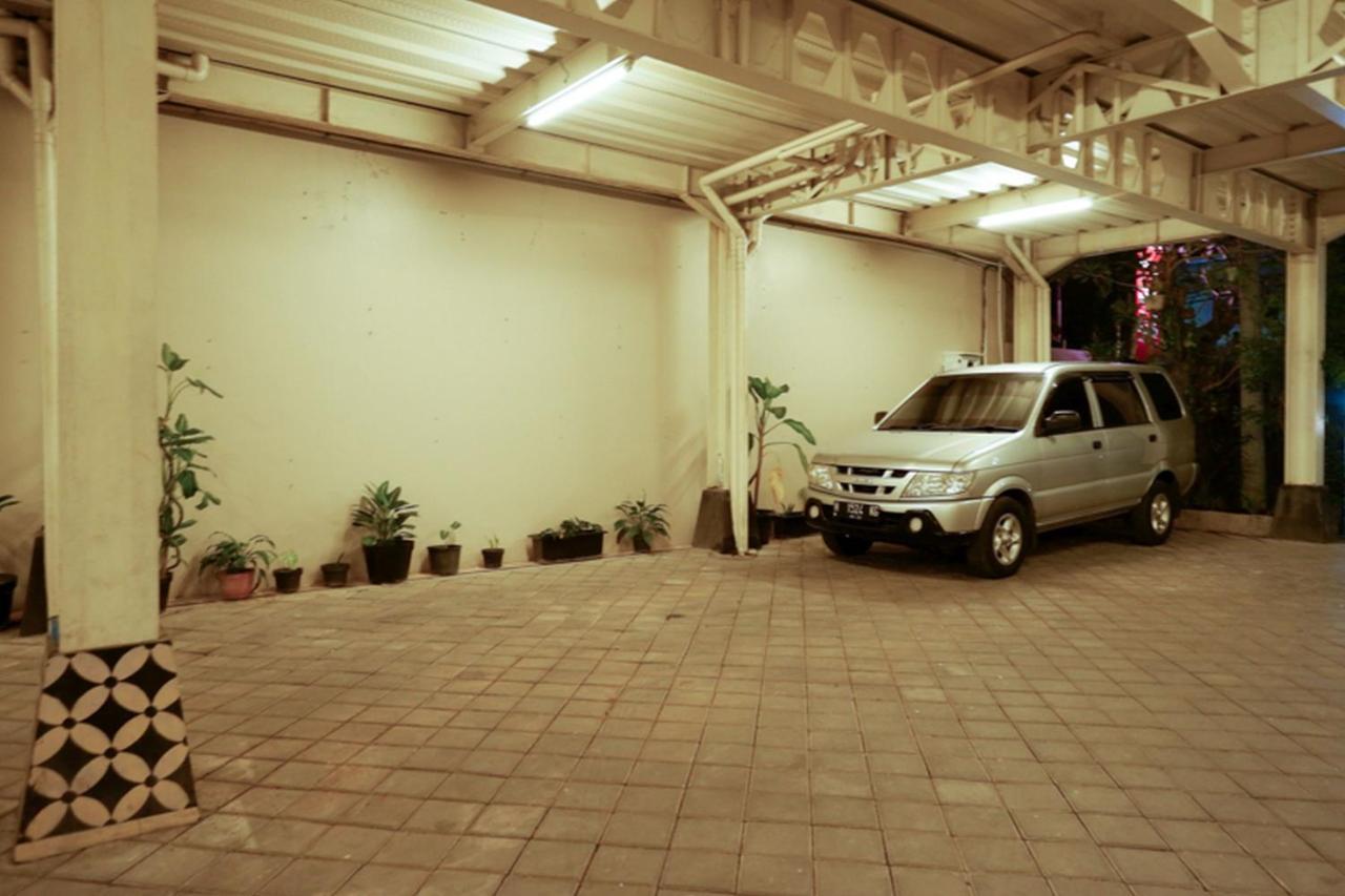 Urbanview Rumah Kandjani Yogyakarta Kejayan Exterior foto